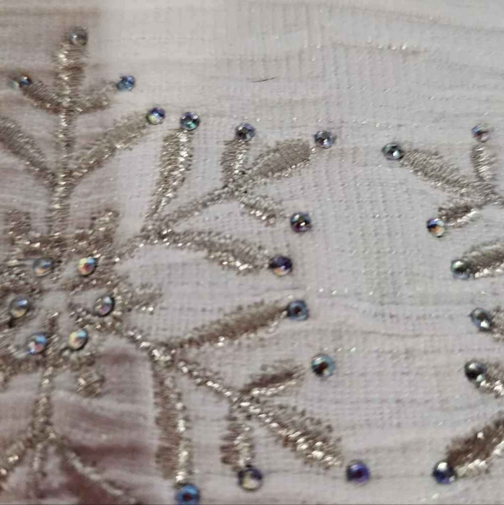 Set Of 2 Glitz + Glimmer EMBROIDERED BLUE RHINESTONE SNOWFLAKES HAND TOW… - Picture 3 of 8